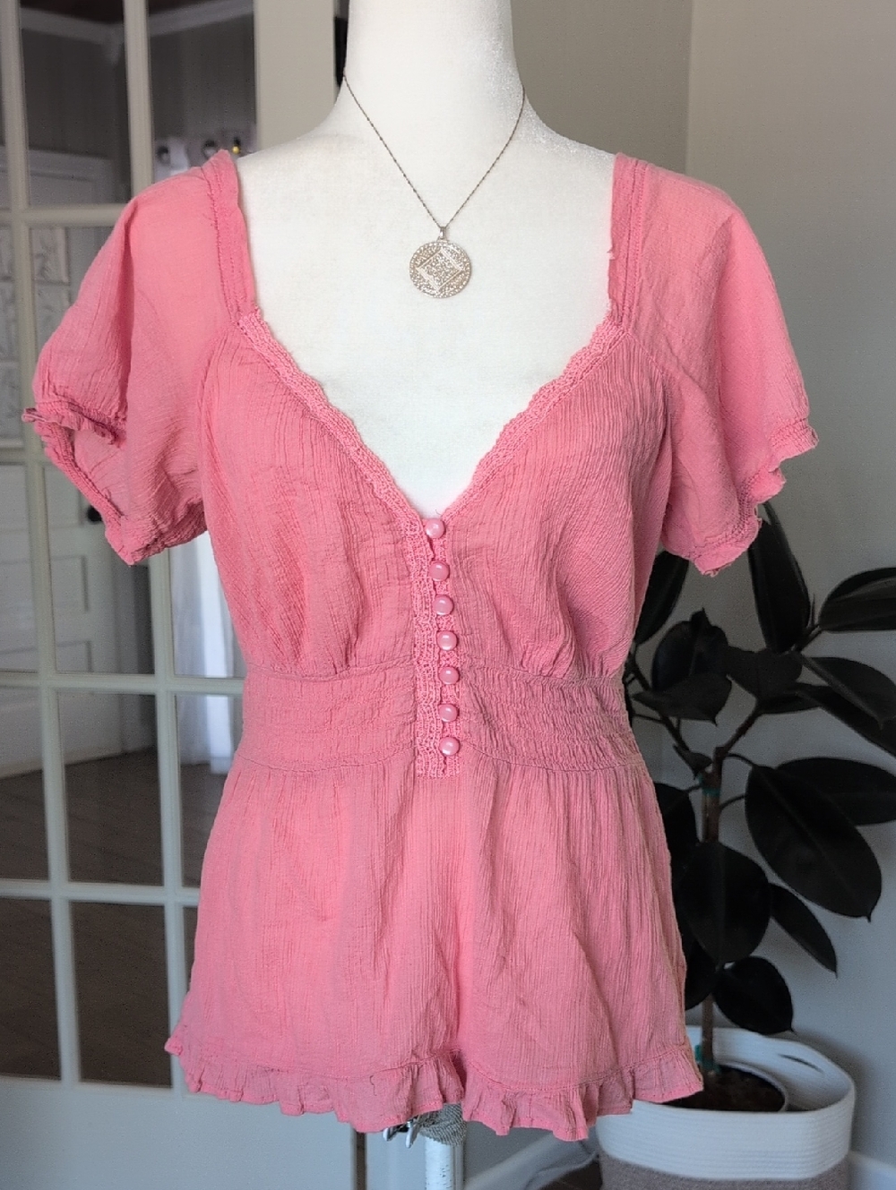 Anthropolige Edme & Esyllte Pink Lightweight Feminine Romantic Top 2